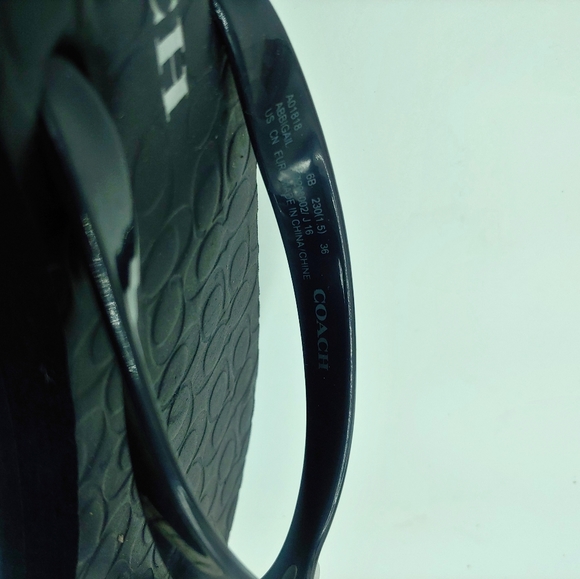 NEW ☆ Coach ☆ Navy Abbigail Jelly PVC Plastic Embossed Logo Thong Flip Flops 5-6 - Picture 5 of 9